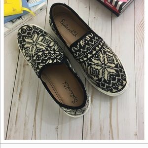 NWOB splendid seaside sneaker - Black fair isle
